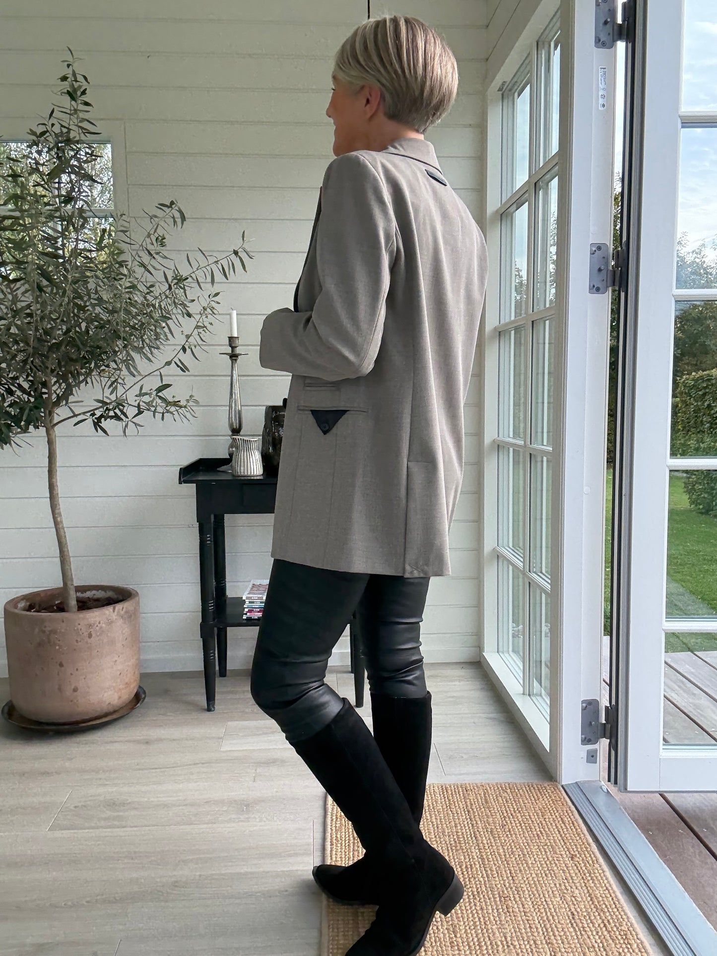 NICOLE LOW TRIANGLE BLAZER HLT