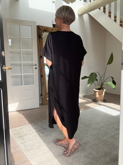 SAMOS KJOLE BLACK COLOUR