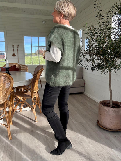 BJOERK STRIKKET V-NECK VEST BC