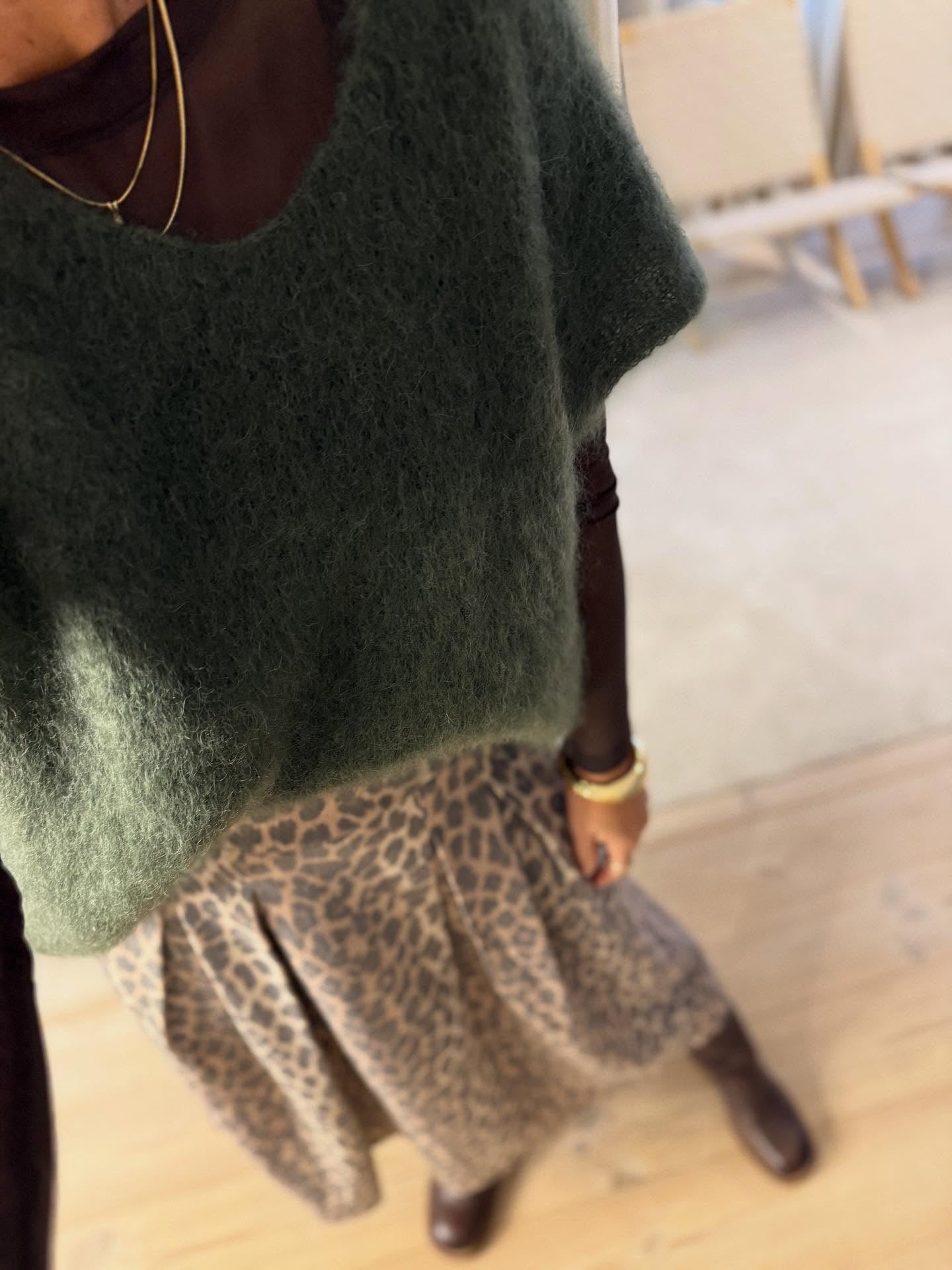 BJOERK STRIKKET V - NECK VEST BC - LifeStyle Hedensted