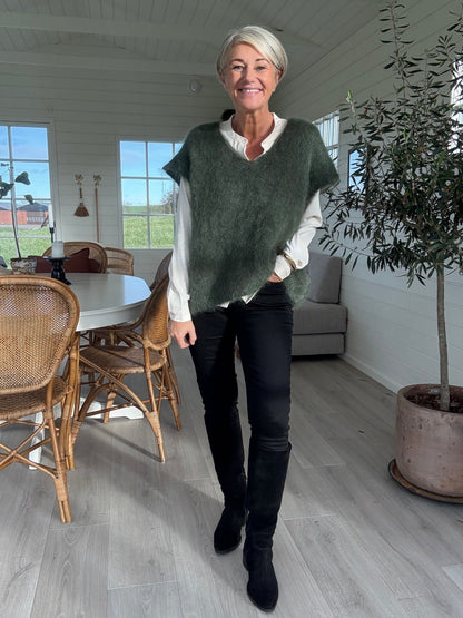 BJOERK STRIKKET V - NECK VEST BC - LifeStyle Hedensted