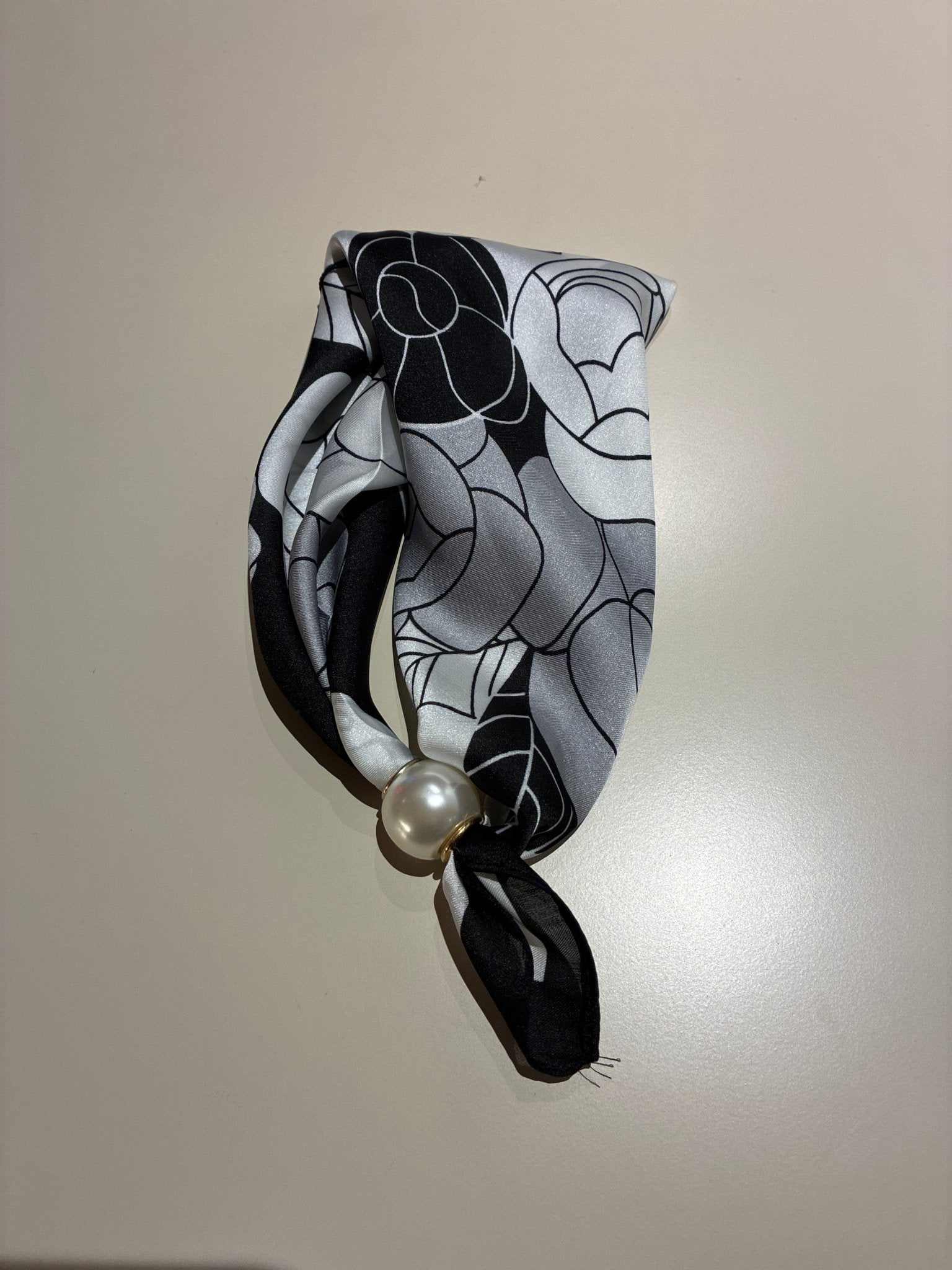 CHLOE SCARF W. MAGNETIC PEARL T&S - LifeStyle Hedensted