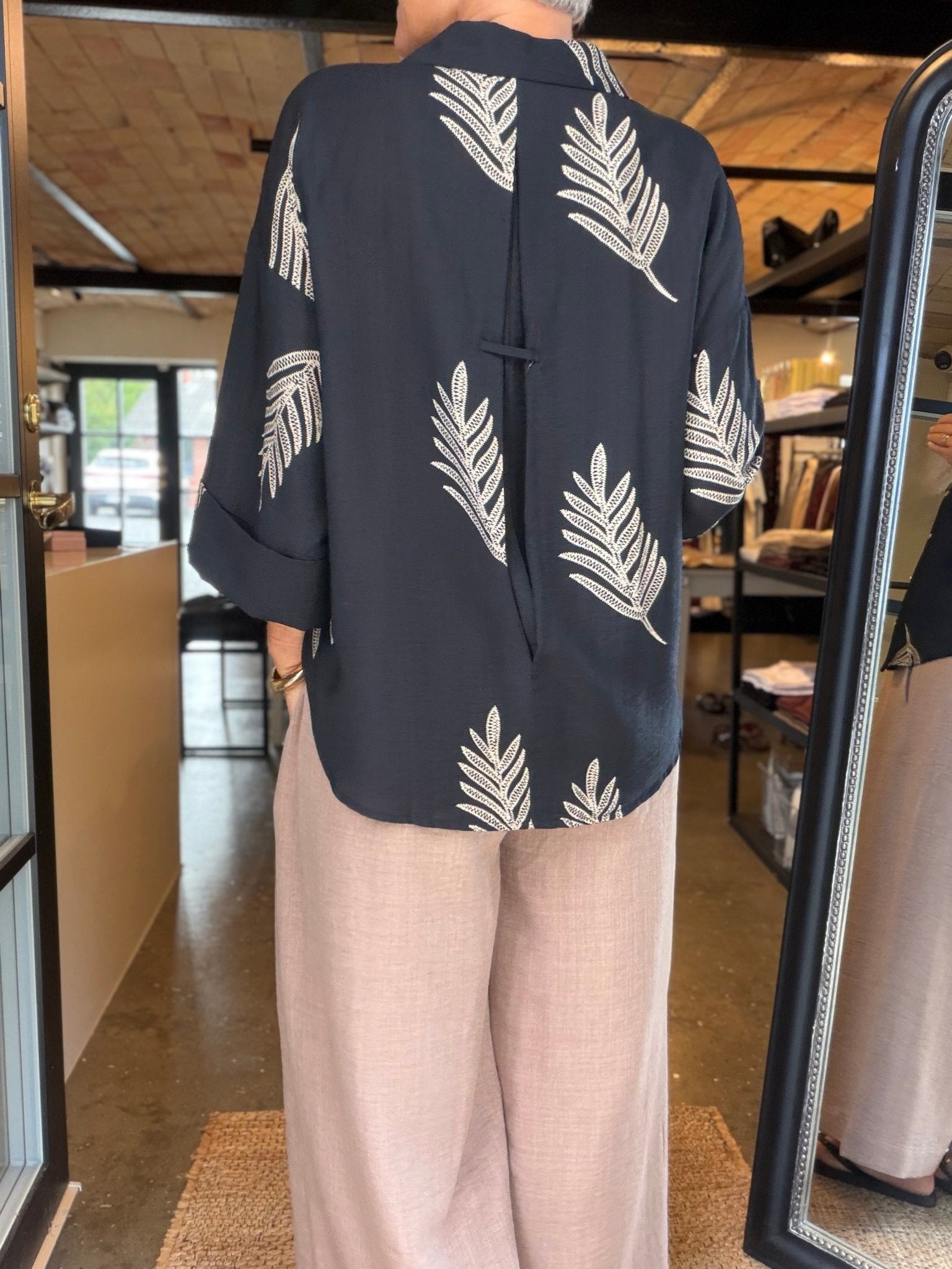 LYDIA BLUSE SORT PREPAIR (9) - LifeStyle Hedensted