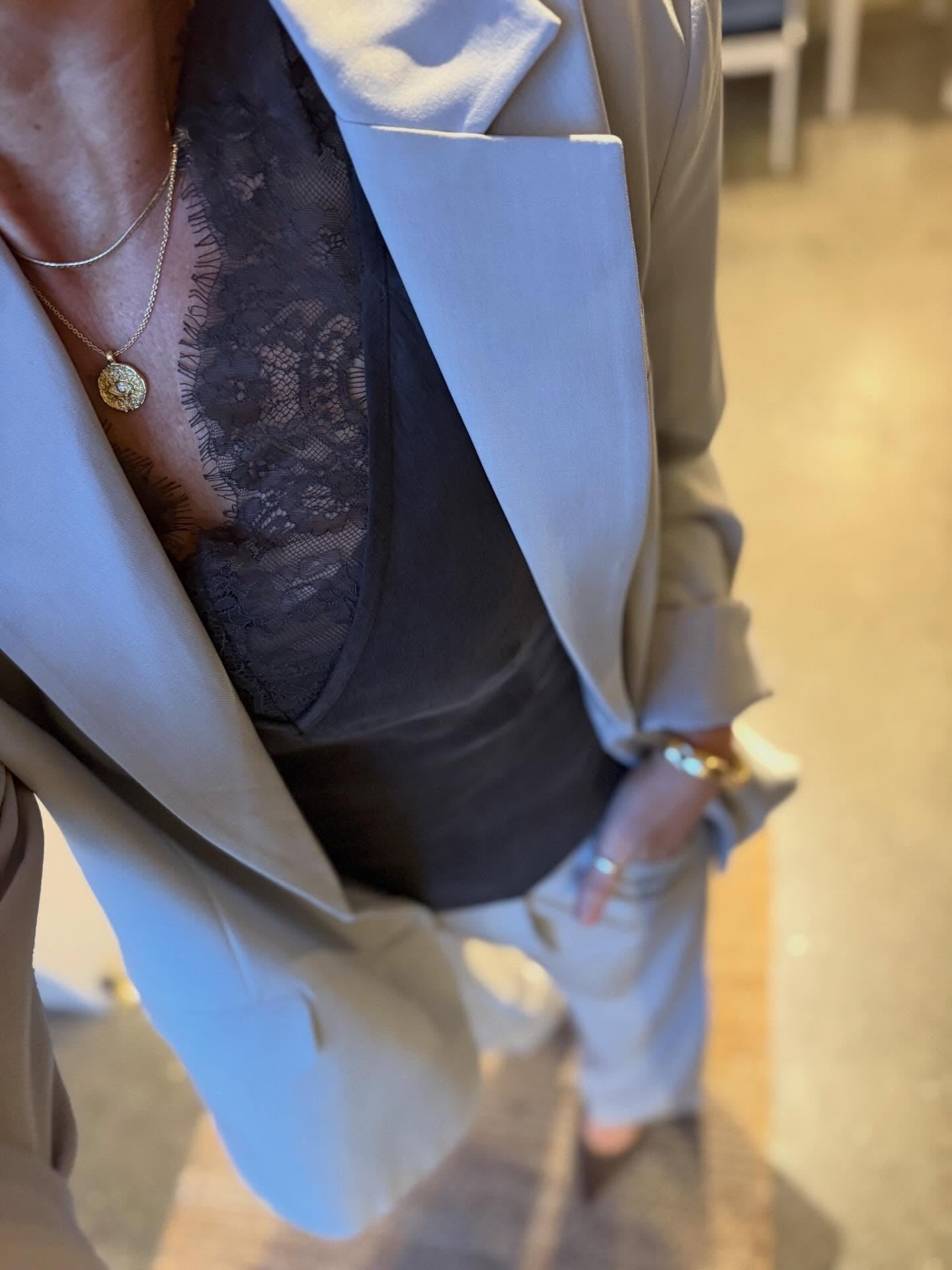 MARTA TOP MED BLONDER CM - LifeStyle Hedensted